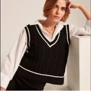 Abercrombie & Fitch Cropped V-Neck Sweater Vest Black White Trim Small